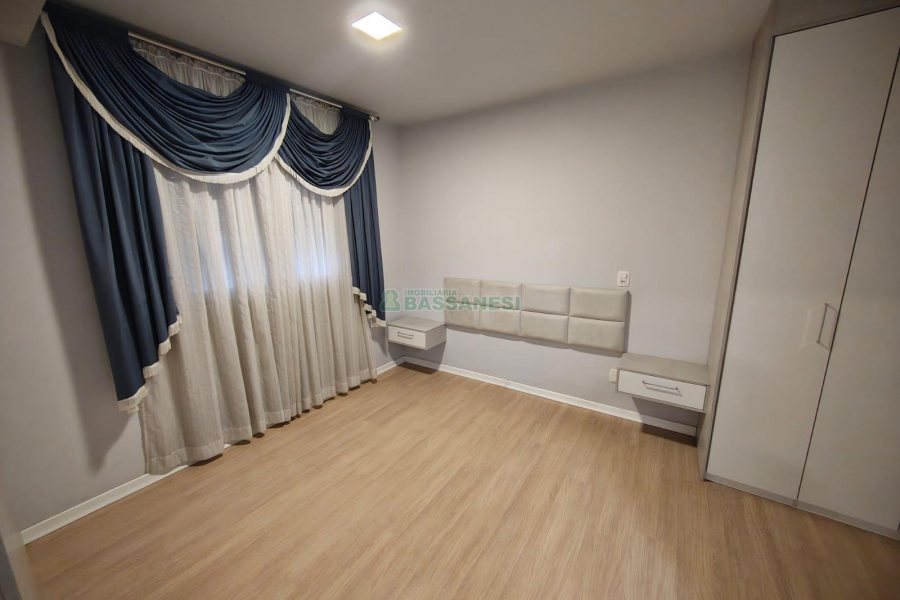 Apartamento com 63m², 2 dormitórios, 2 vagas, no bairro São Pelegrino em Caxias do Sul para Comprar