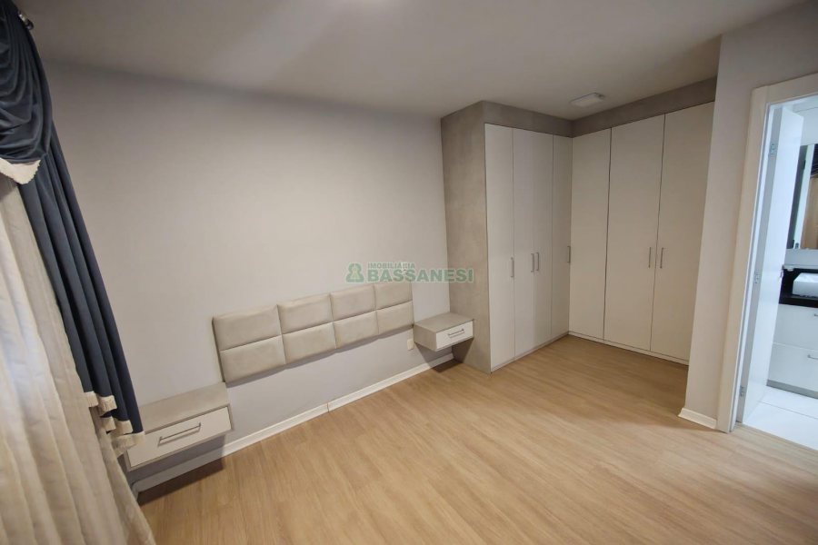 Apartamento com 63m², 2 dormitórios, 2 vagas, no bairro São Pelegrino em Caxias do Sul para Comprar