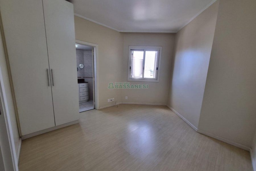 Apartamento com 108m², 3 dormitórios, 2 vagas, no bairro São Pelegrino em Caxias do Sul para Alugar