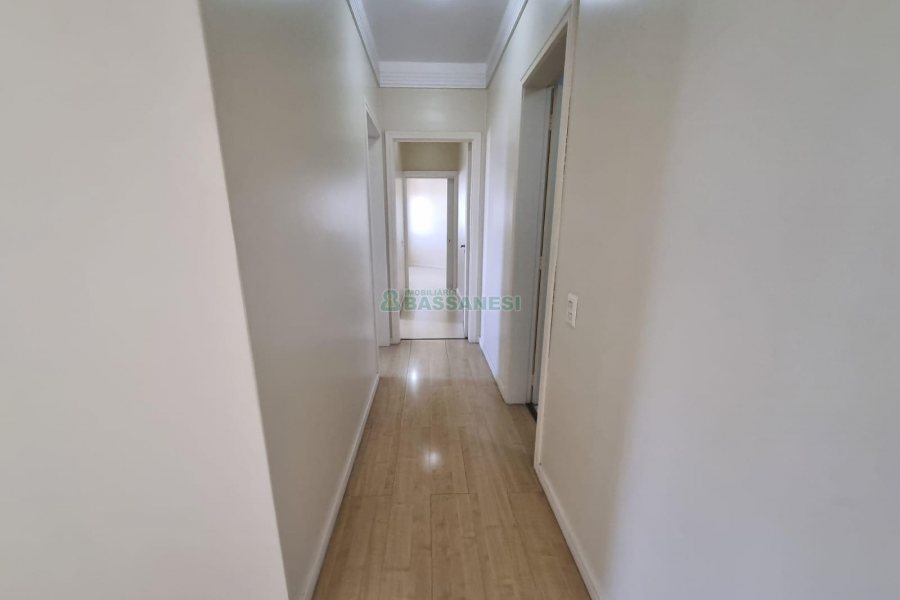 Apartamento com 108m², 3 dormitórios, 2 vagas, no bairro São Pelegrino em Caxias do Sul para Alugar