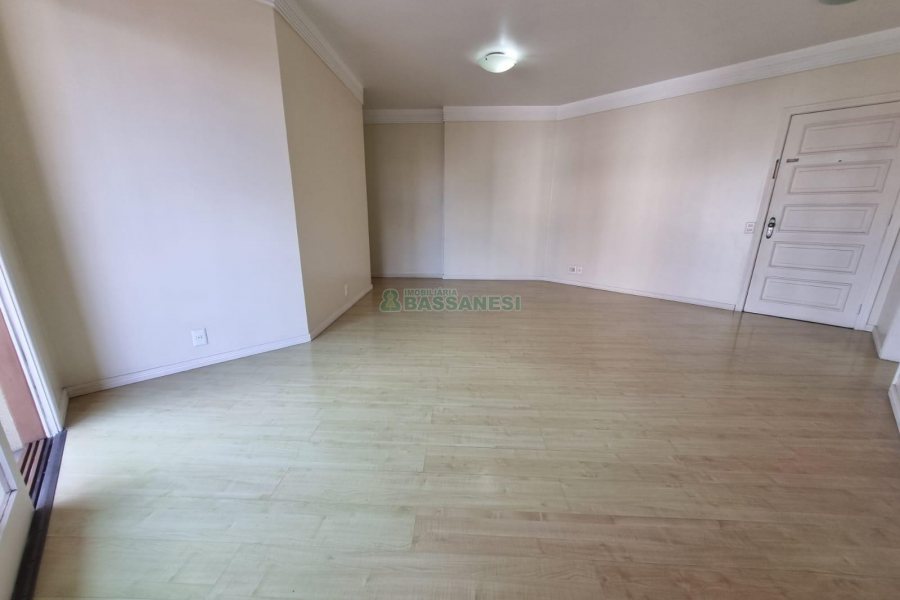 Apartamento com 108m², 3 dormitórios, 2 vagas, no bairro São Pelegrino em Caxias do Sul para Alugar