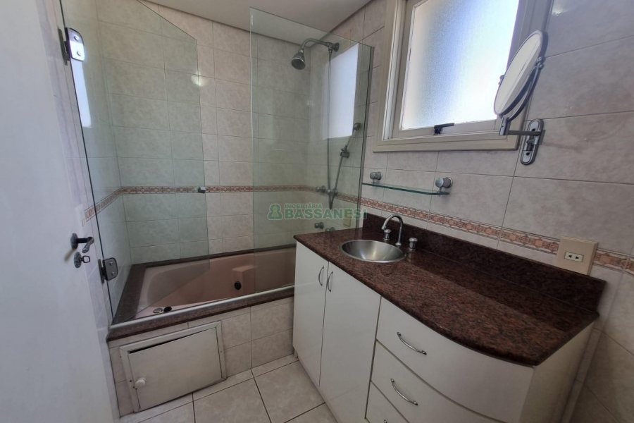 Apartamento com 108m², 3 dormitórios, 2 vagas, no bairro São Pelegrino em Caxias do Sul para Alugar