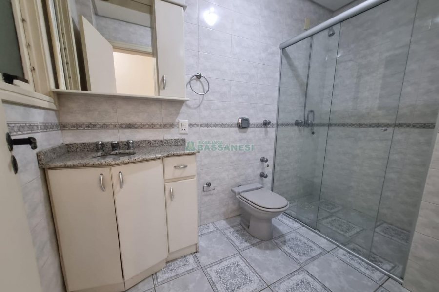 Apartamento com 108m², 3 dormitórios, 2 vagas, no bairro São Pelegrino em Caxias do Sul para Alugar