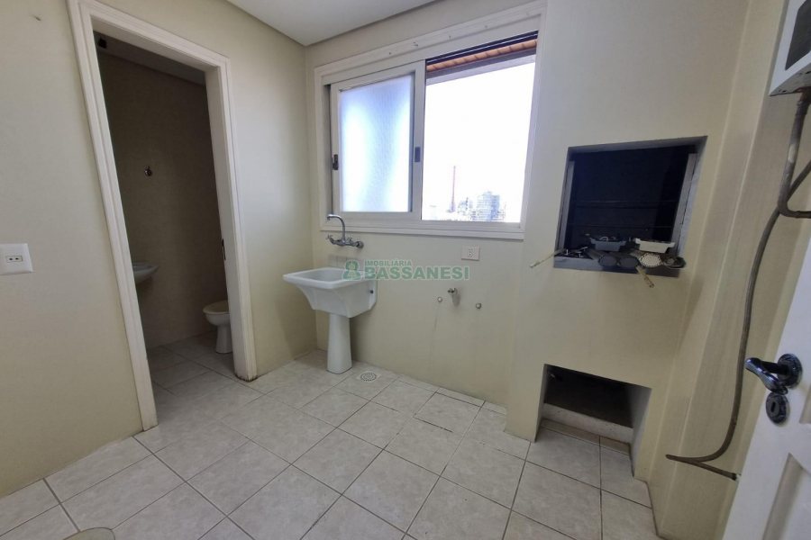 Apartamento com 108m², 3 dormitórios, 2 vagas, no bairro São Pelegrino em Caxias do Sul para Alugar