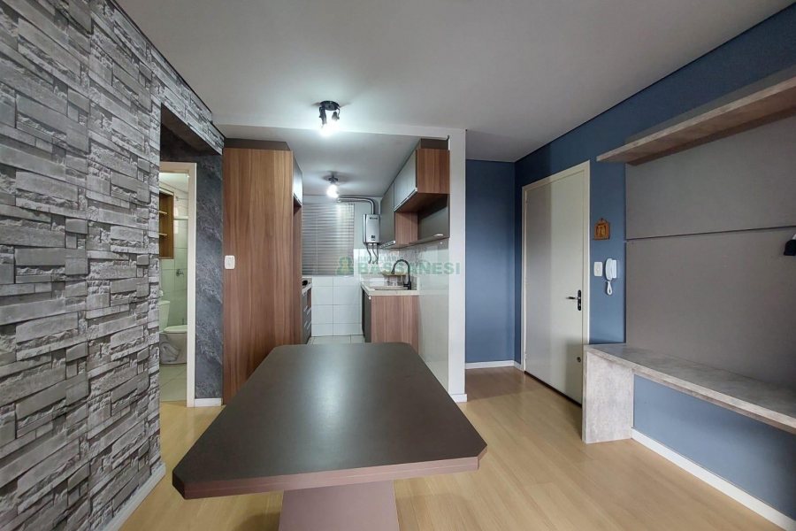 Apartamento com 56m², 2 dormitórios, 1 vaga, no bairro Pioneiro em Caxias do Sul para Alugar