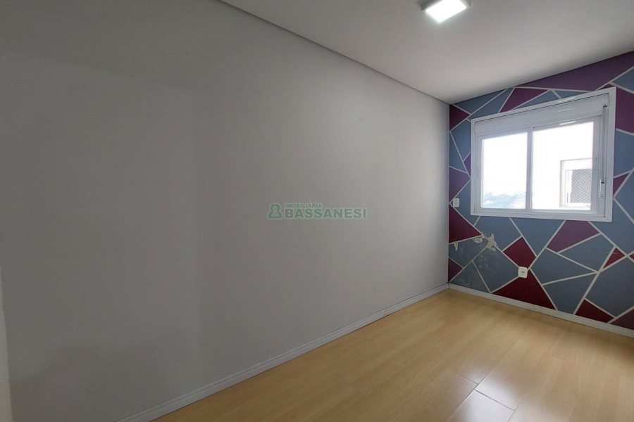 Apartamento com 56m², 2 dormitórios, 1 vaga, no bairro Pioneiro em Caxias do Sul para Alugar