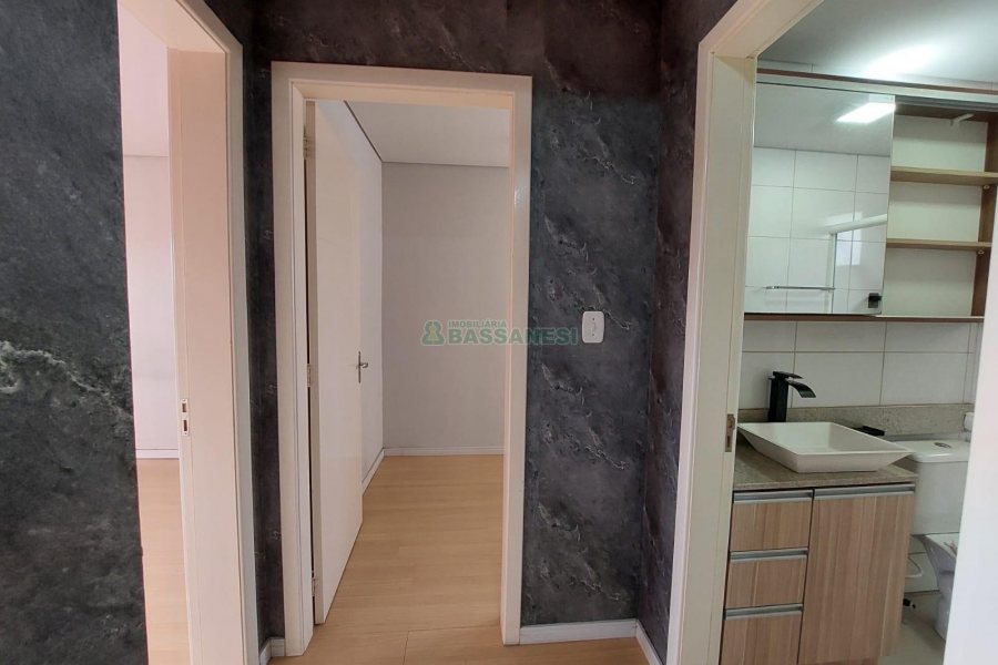 Apartamento com 56m², 2 dormitórios, 1 vaga, no bairro Pioneiro em Caxias do Sul para Alugar
