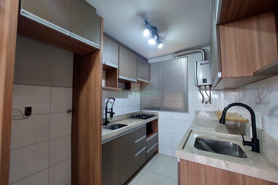 Apartamento com 56m², 2 dormitórios, 1 vaga, no bairro Pioneiro em Caxias do Sul para Alugar
