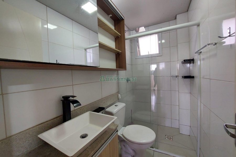 Apartamento com 56m², 2 dormitórios, 1 vaga, no bairro Pioneiro em Caxias do Sul para Alugar