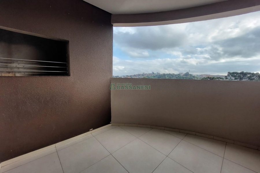 Apartamento com 56m², 2 dormitórios, 1 vaga, no bairro Pioneiro em Caxias do Sul para Alugar