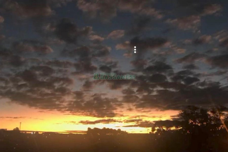Apartamento com 56m², 2 dormitórios, 1 vaga, no bairro Pioneiro em Caxias do Sul para Alugar