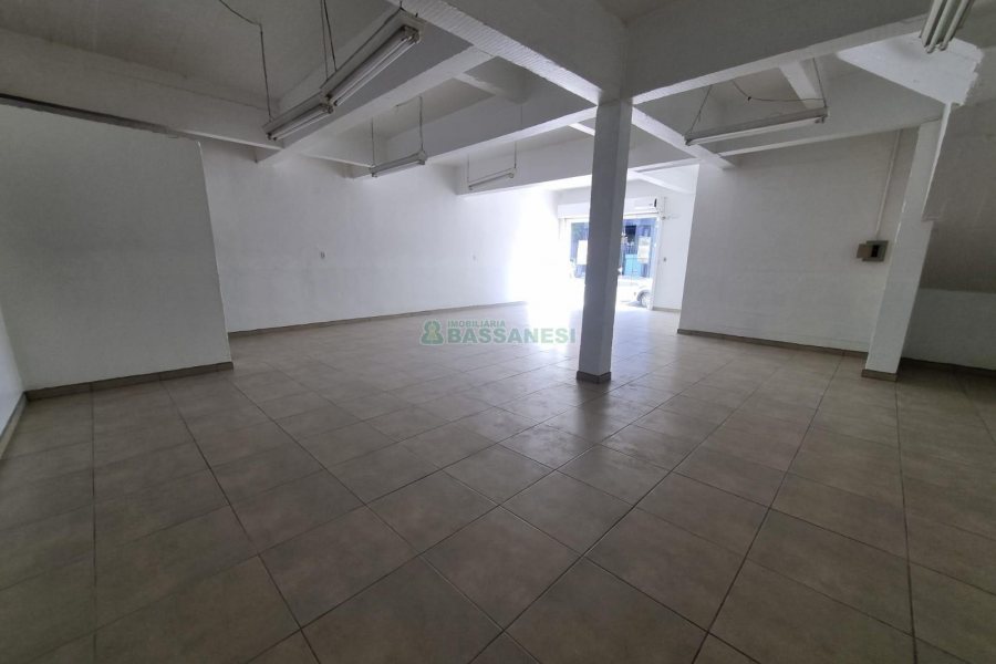 Loja com 120m², no bairro Exposição em Caxias do Sul para Alugar
