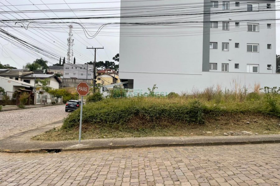 Terreno com 360m², no bairro Vinhedos em Caxias do Sul para Comprar