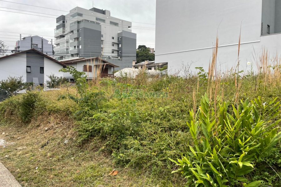 Terreno com 360m², no bairro Vinhedos em Caxias do Sul para Comprar