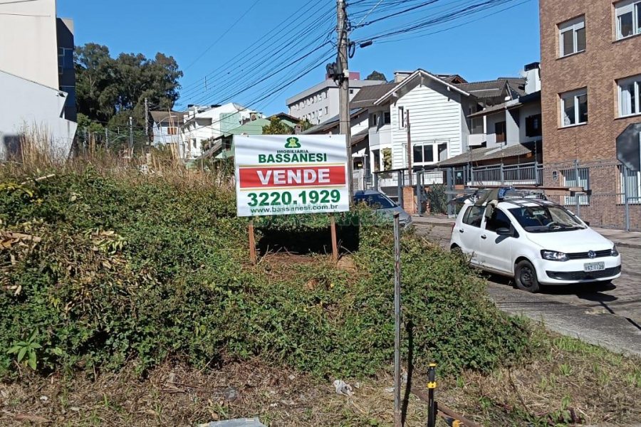 Terreno com 360m², no bairro Vinhedos em Caxias do Sul para Comprar