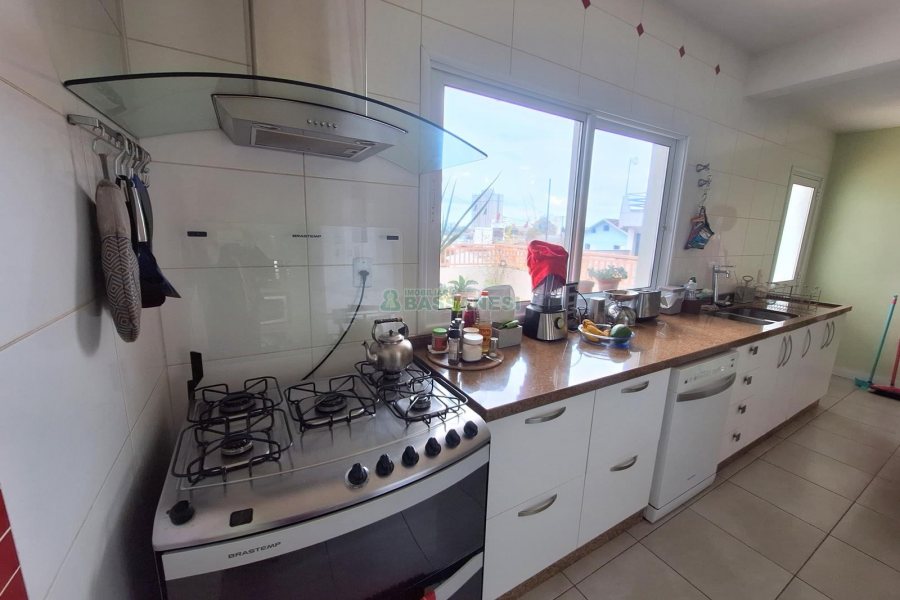 Casa com 428m², 5 dormitórios, 3 vagas, no bairro Petrópolis em Caxias do Sul para Comprar