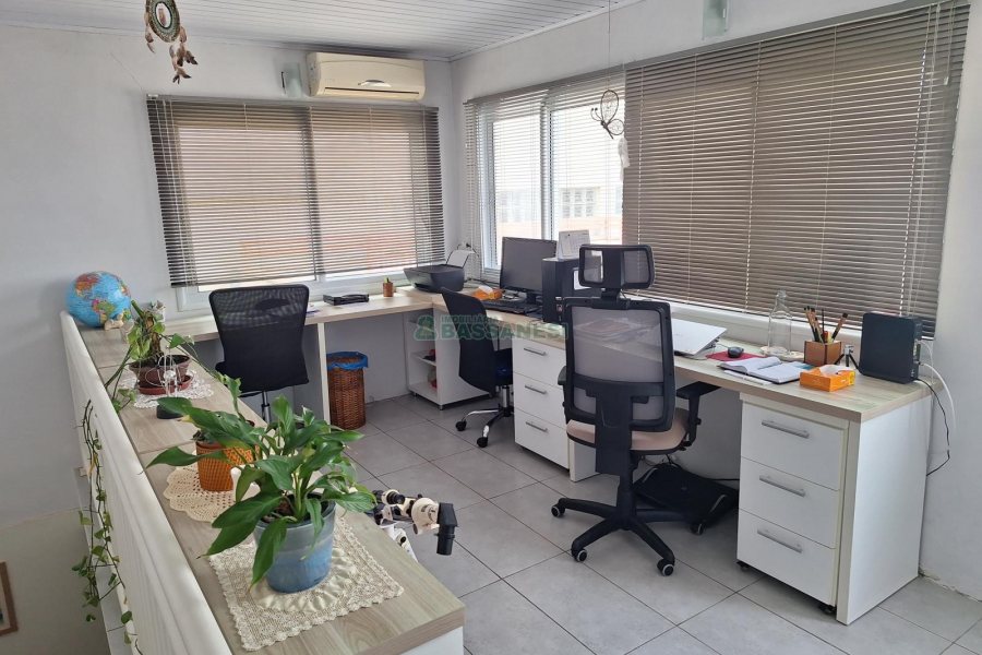 Casa com 428m², 5 dormitórios, 3 vagas, no bairro Petrópolis em Caxias do Sul para Comprar