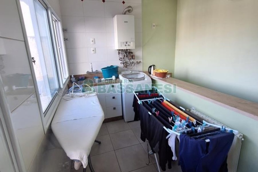 Casa com 428m², 5 dormitórios, 3 vagas, no bairro Petrópolis em Caxias do Sul para Comprar