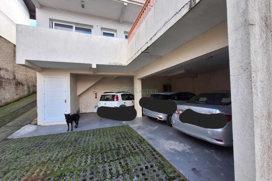 Casa com 428m², 5 dormitórios, 3 vagas, no bairro Petrópolis em Caxias do Sul para Comprar