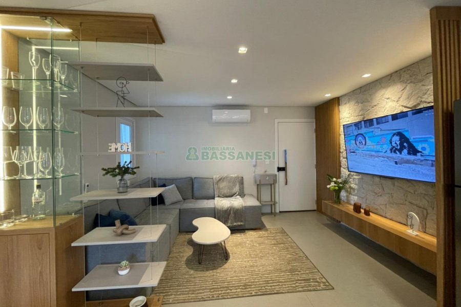 Apartamento com 83m², 2 dormitórios, 2 vagas, no bairro Vinhedos em Caxias do Sul para Comprar