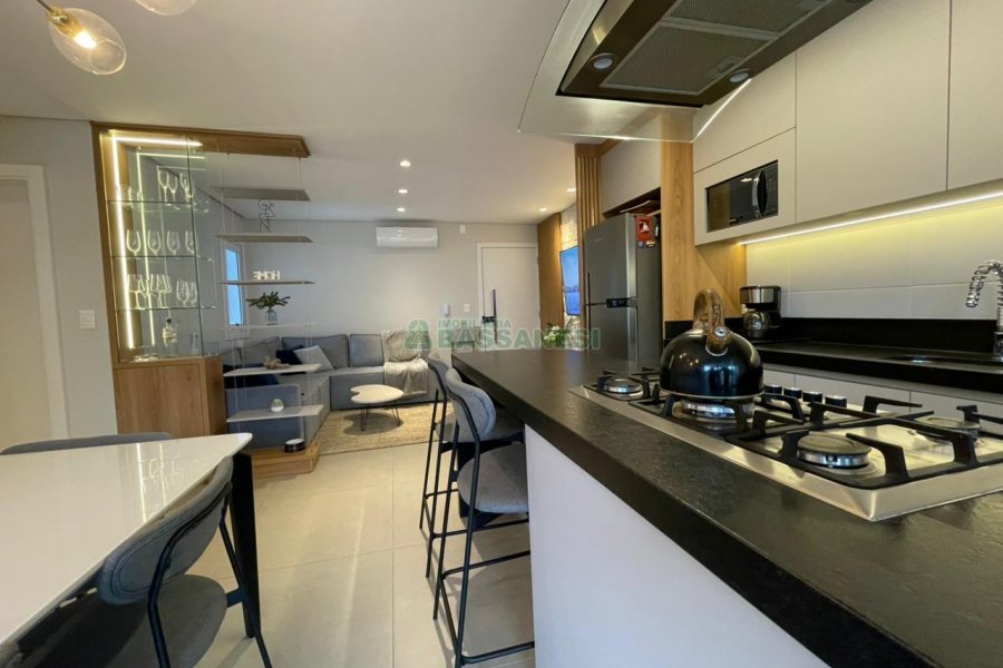 Apartamento com 83m², 2 dormitórios, 2 vagas, no bairro Vinhedos em Caxias do Sul para Comprar