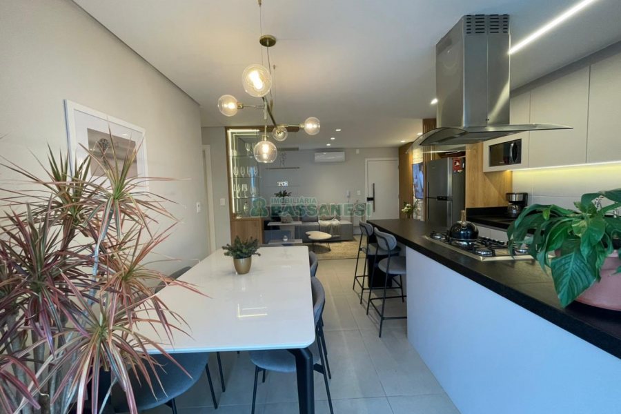 Apartamento com 83m², 2 dormitórios, 2 vagas, no bairro Vinhedos em Caxias do Sul para Comprar