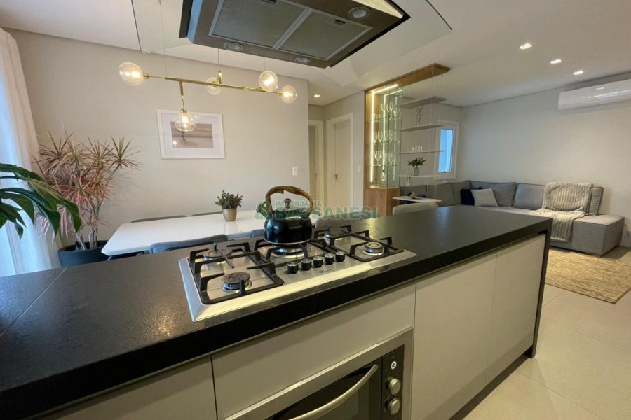 Apartamento com 83m², 2 dormitórios, 2 vagas, no bairro Vinhedos em Caxias do Sul para Comprar