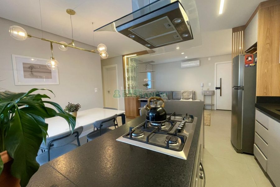 Apartamento com 83m², 2 dormitórios, 2 vagas, no bairro Vinhedos em Caxias do Sul para Comprar