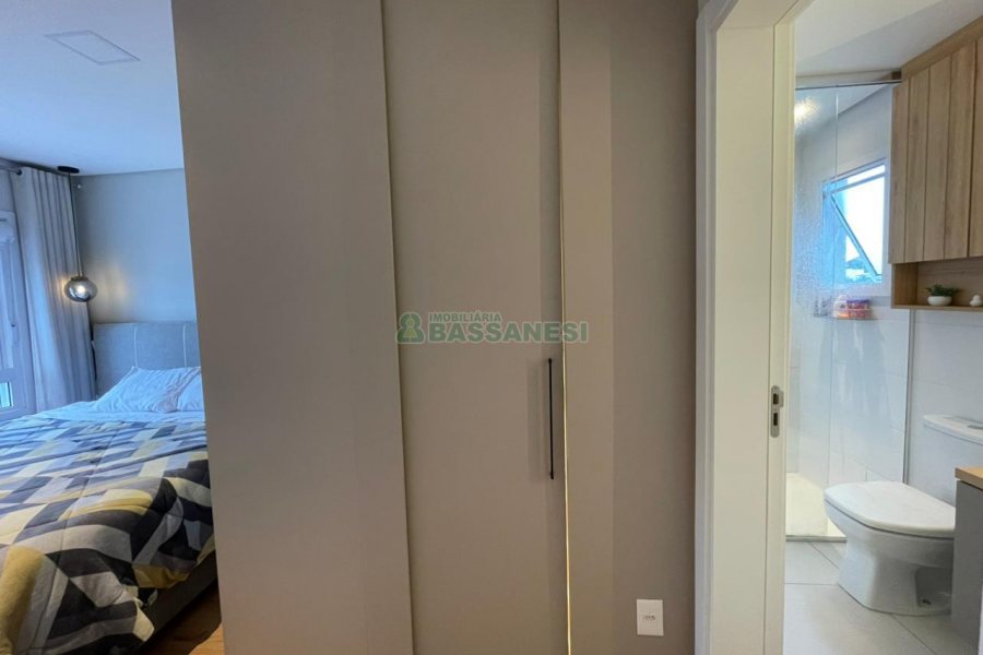 Apartamento com 83m², 2 dormitórios, 2 vagas, no bairro Vinhedos em Caxias do Sul para Comprar