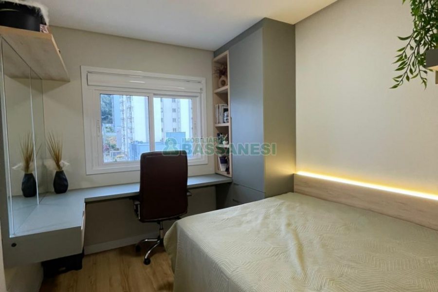 Apartamento com 83m², 2 dormitórios, 2 vagas, no bairro Vinhedos em Caxias do Sul para Comprar