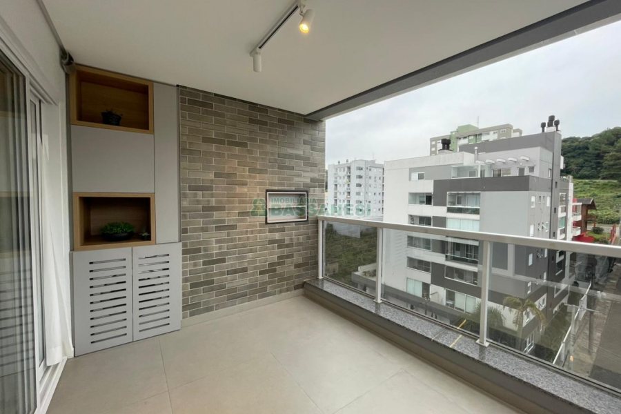 Apartamento com 83m², 2 dormitórios, 2 vagas, no bairro Vinhedos em Caxias do Sul para Comprar
