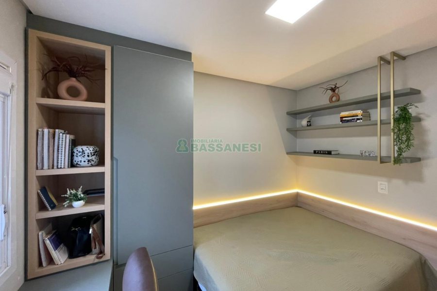 Apartamento com 83m², 2 dormitórios, 2 vagas, no bairro Vinhedos em Caxias do Sul para Comprar
