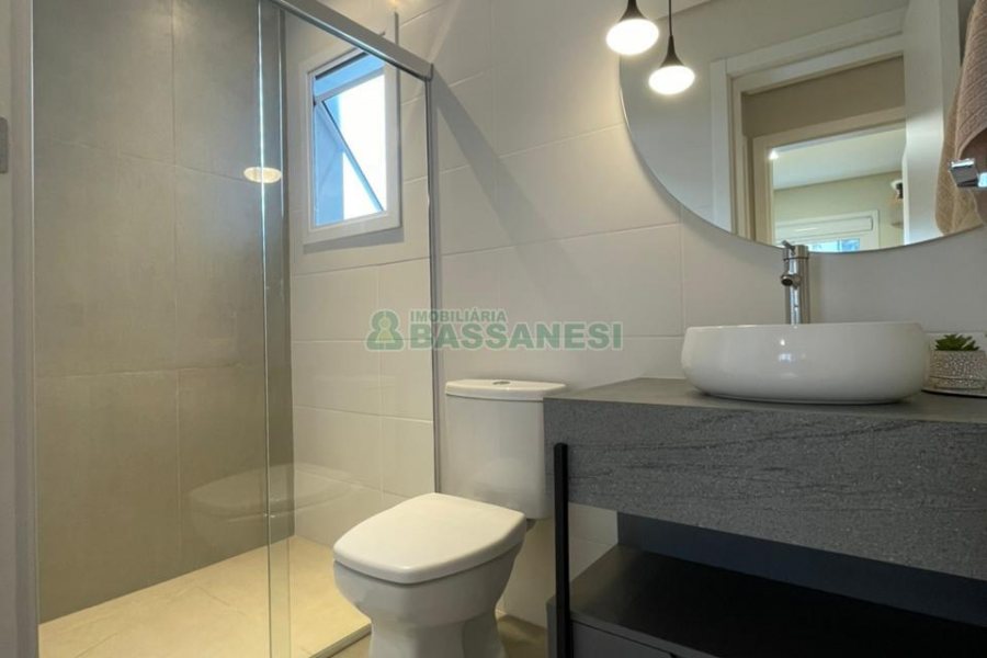 Apartamento com 83m², 2 dormitórios, 2 vagas, no bairro Vinhedos em Caxias do Sul para Comprar
