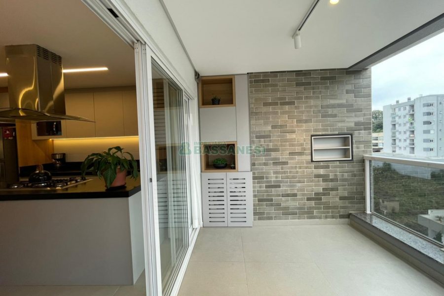 Apartamento com 83m², 2 dormitórios, 2 vagas, no bairro Vinhedos em Caxias do Sul para Comprar