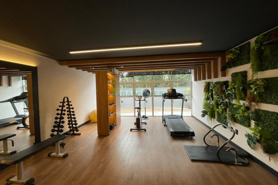 Apartamento com 83m², 2 dormitórios, 2 vagas, no bairro Vinhedos em Caxias do Sul para Comprar