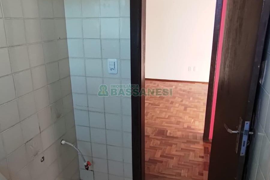 Apartamento com 84m², 2 dormitórios, 1 vaga, no bairro De Lazzer em Caxias do Sul para Comprar