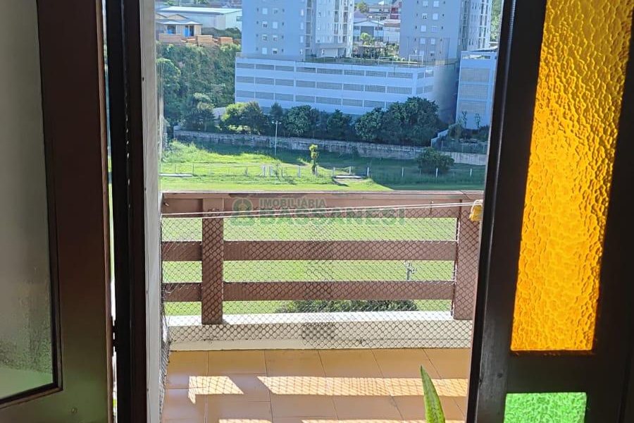 Apartamento com 84m², 2 dormitórios, 1 vaga, no bairro De Lazzer em Caxias do Sul para Comprar