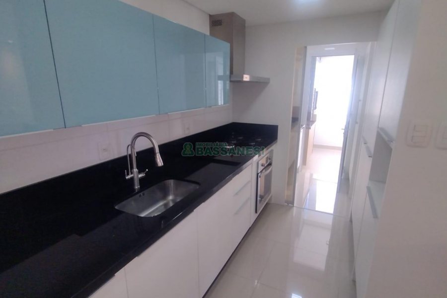 Apartamento com 82m², 2 dormitórios, 2 vagas, no bairro Villagio Iguatemi em Caxias do Sul para Comprar