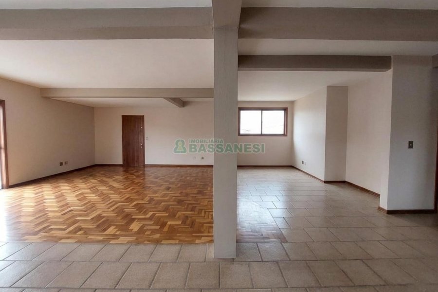 Casa Comercial com 270m², 3 dormitórios, 3 vagas, no bairro Santa Catarina em Caxias do Sul para Alugar