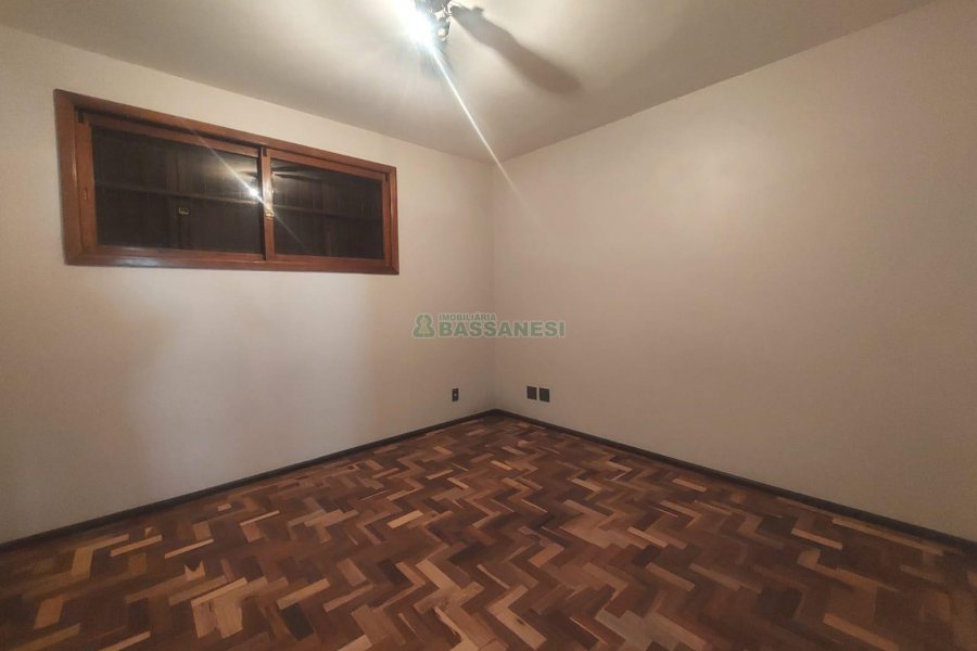 Casa Comercial com 270m², 3 dormitórios, 3 vagas, no bairro Santa Catarina em Caxias do Sul para Alugar