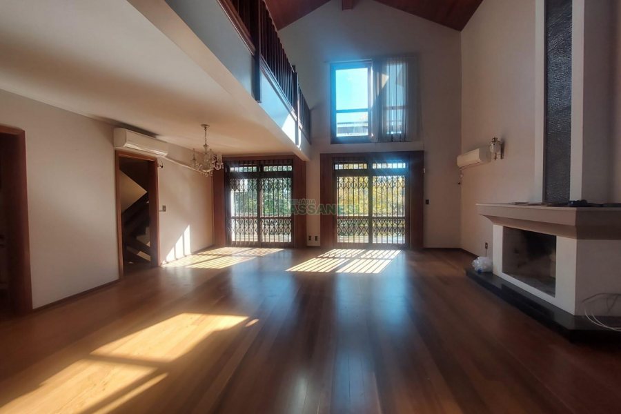 Casa Comercial com 270m², 3 dormitórios, 3 vagas, no bairro Santa Catarina em Caxias do Sul para Alugar