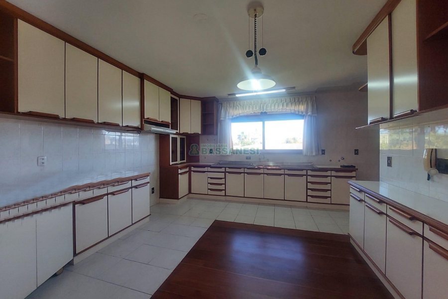 Casa Comercial com 270m², 3 dormitórios, 3 vagas, no bairro Santa Catarina em Caxias do Sul para Alugar