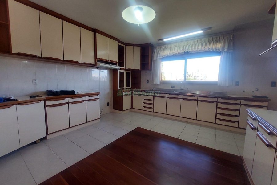 Casa Comercial com 270m², 3 dormitórios, 3 vagas, no bairro Santa Catarina em Caxias do Sul para Alugar