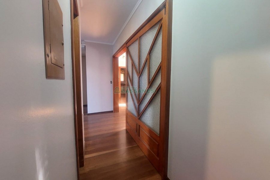 Casa Comercial com 270m², 3 dormitórios, 3 vagas, no bairro Santa Catarina em Caxias do Sul para Alugar