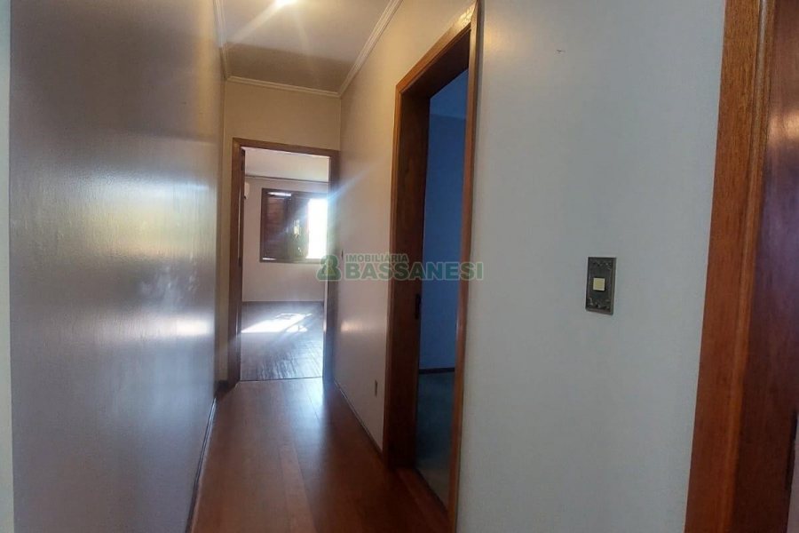 Casa Comercial com 270m², 3 dormitórios, 3 vagas, no bairro Santa Catarina em Caxias do Sul para Alugar