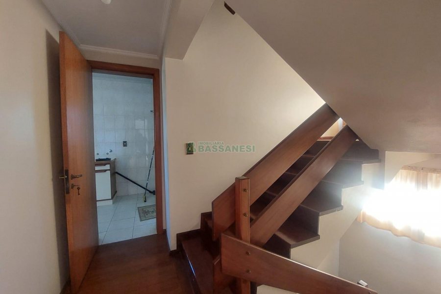 Casa Comercial com 270m², 3 dormitórios, 3 vagas, no bairro Santa Catarina em Caxias do Sul para Alugar