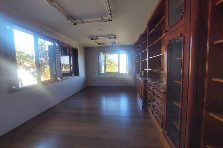 Casa Comercial com 270m², 3 dormitórios, 3 vagas, no bairro Santa Catarina em Caxias do Sul para Alugar