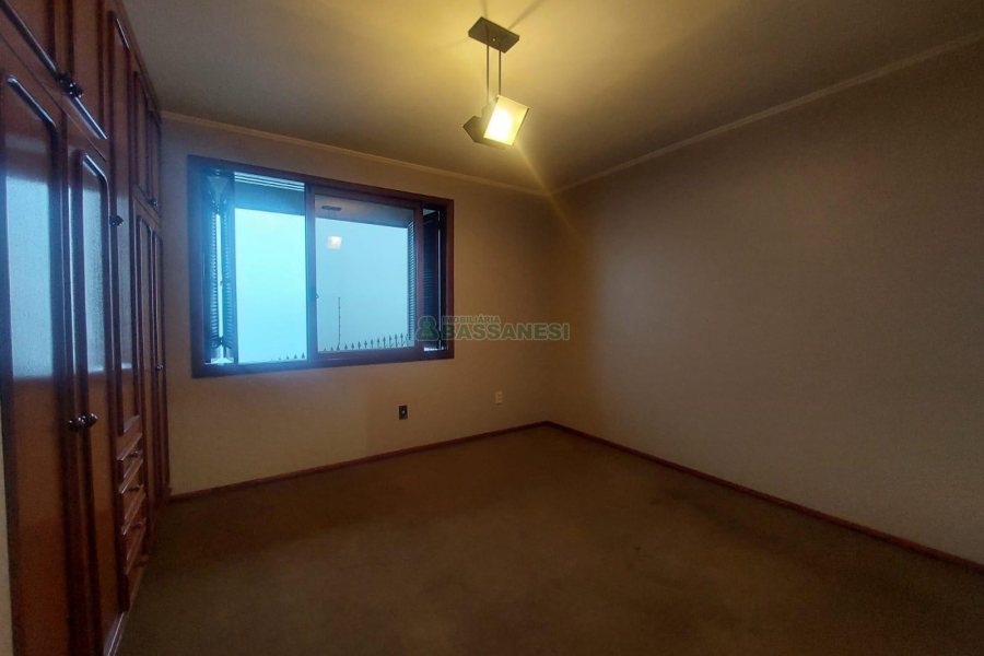 Casa Comercial com 270m², 3 dormitórios, 3 vagas, no bairro Santa Catarina em Caxias do Sul para Alugar