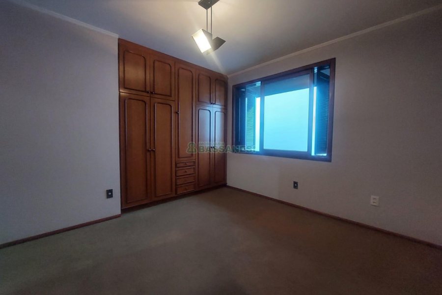 Casa Comercial com 270m², 3 dormitórios, 3 vagas, no bairro Santa Catarina em Caxias do Sul para Alugar