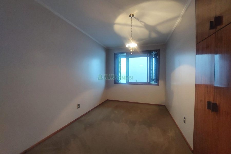 Casa Comercial com 270m², 3 dormitórios, 3 vagas, no bairro Santa Catarina em Caxias do Sul para Alugar